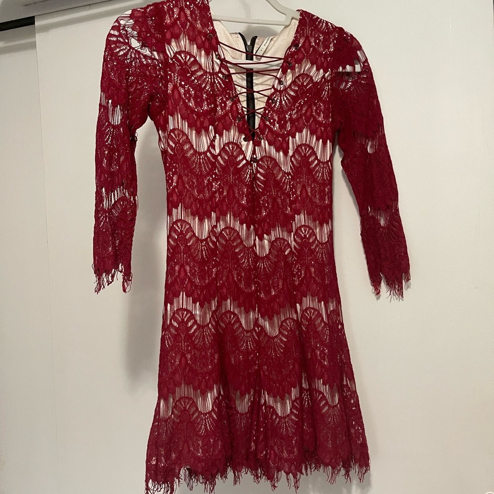 Red lace dress - Picture 6 of 9